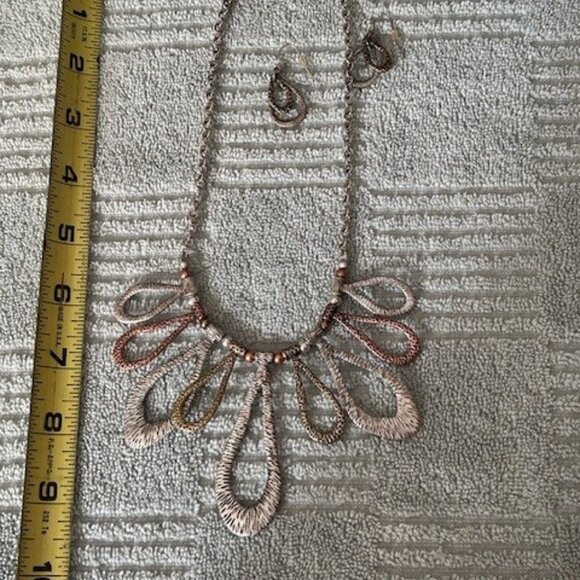 Animal Print necklace with matching pierced/dangling earrings - Picture 2 of 5